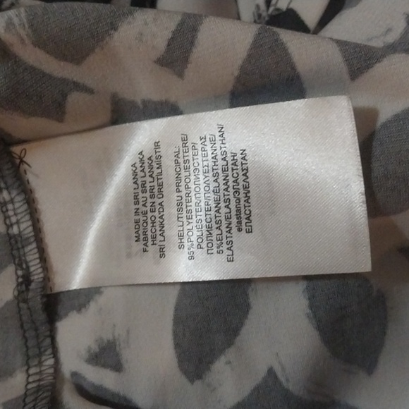 Gray and white Ralph Lauren 3/4 sleeve v-neck dress, size 4 - Picture 9 of 10